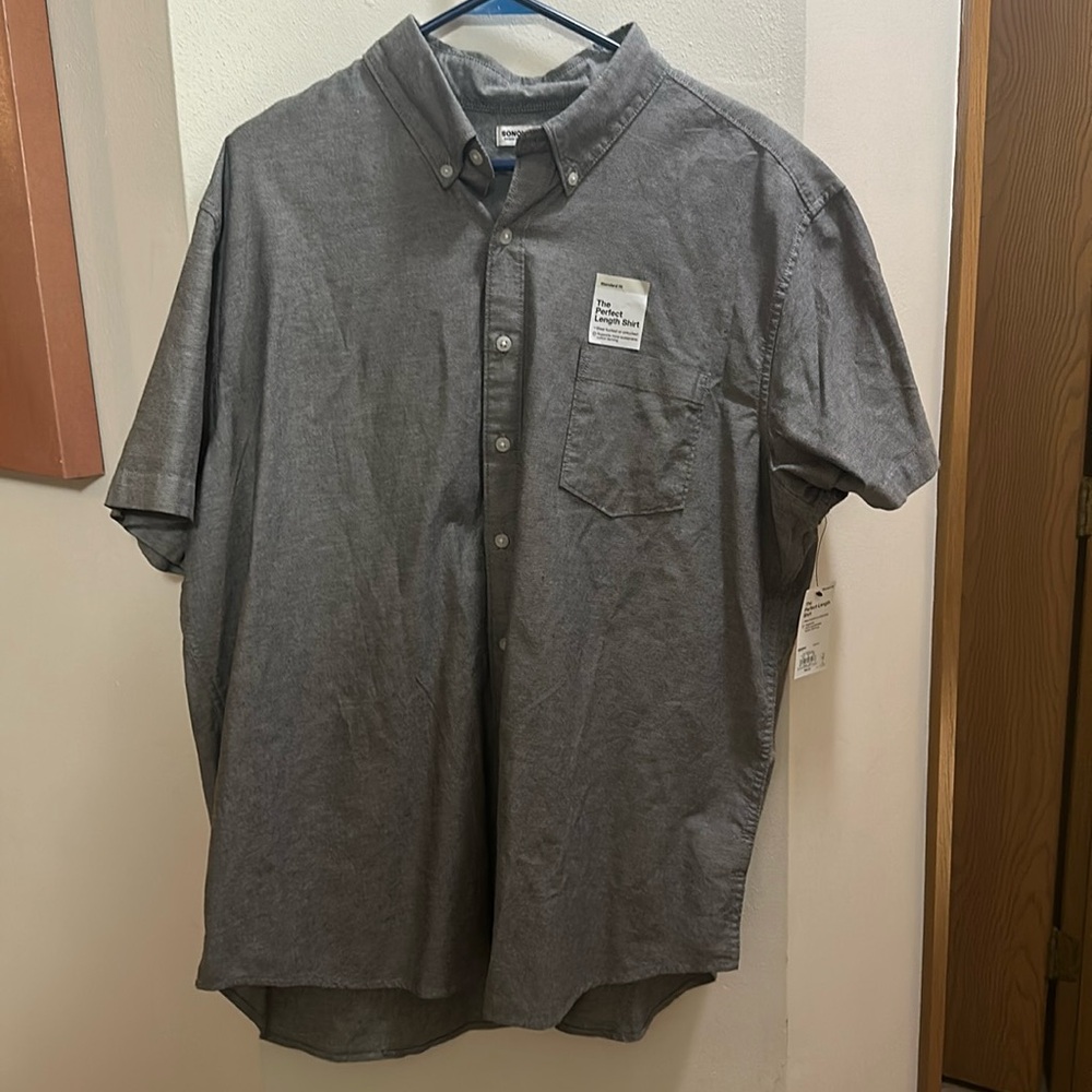Men’s grey short sleeve button up